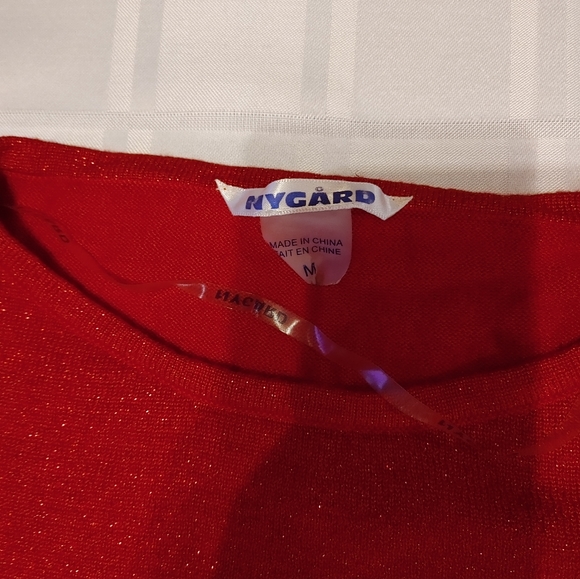 Red Sparkley Sweater Nygard Size Medium - Picture 5 of 7